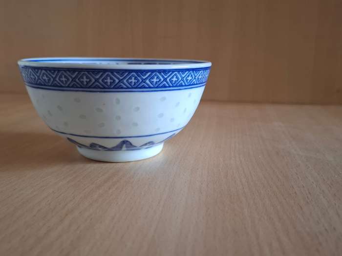 Round Blue & White Chinese Bowl - width 16cm height 7cm