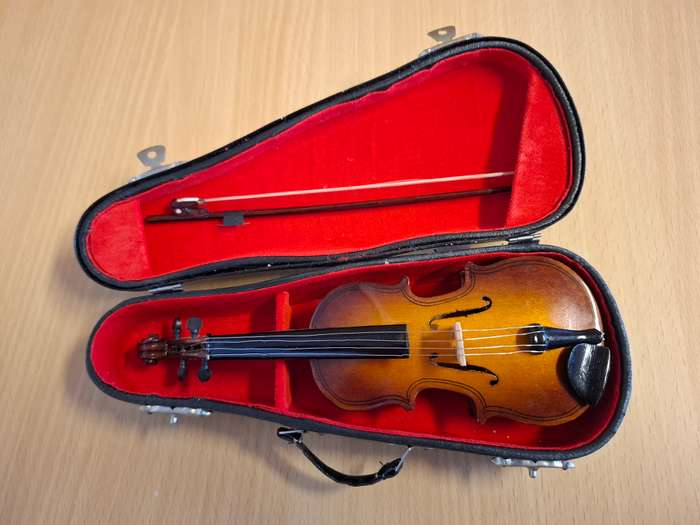 Miniature Musical Wind Up Violin with Bow in Case