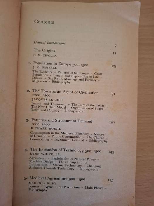 The Fontana Economic History of Europe - The Middle Ages : Editor - Carlo M. Cipolla (Paperback)