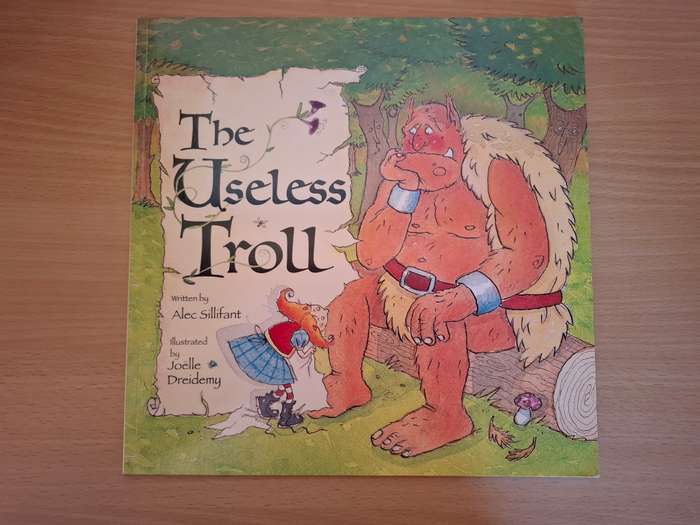 The Useless Troll : Alec Sillifant  (Paperback)