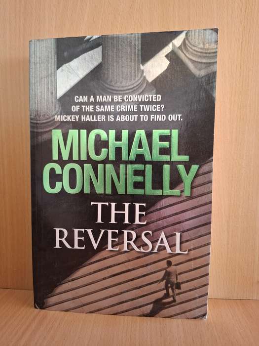 The Reversal : Michael Connelly  (Large Paperback)