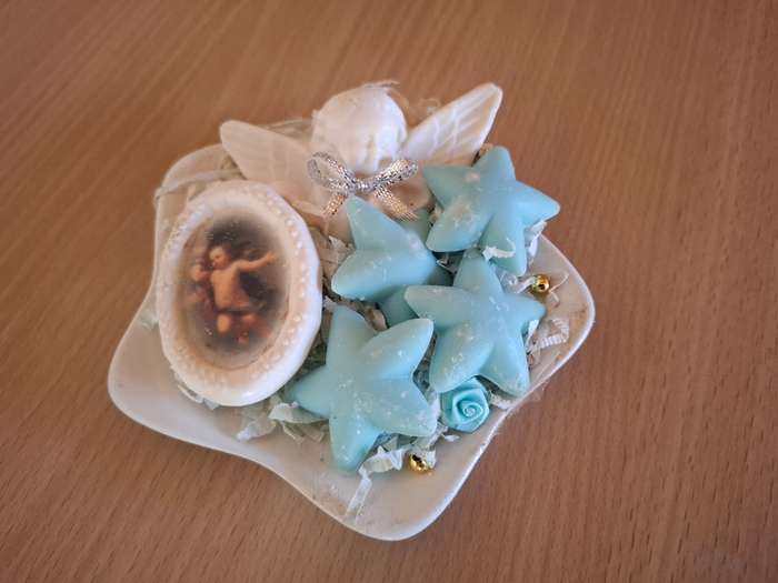 Small Dish with Miniature Soaps (Seashells, Angel)