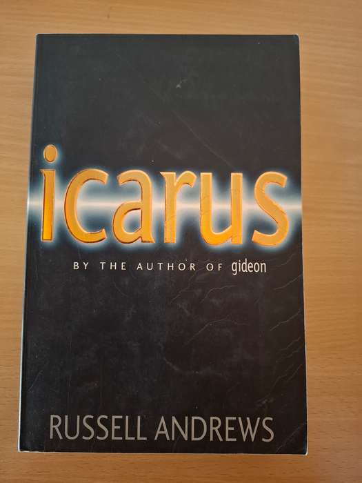 Icarus : Russell Andrews  (Paperback)