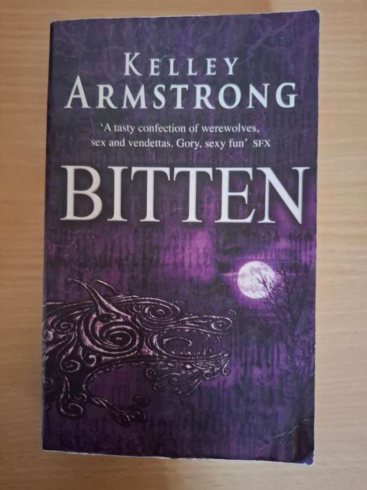 Bitten : Kelley Armstrong  (Paperback)