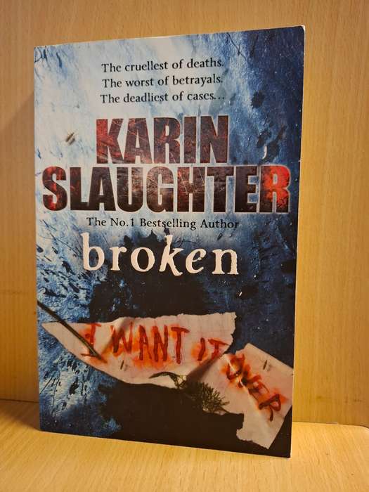 Broken : Karin Slaughter   (Large Paperback)