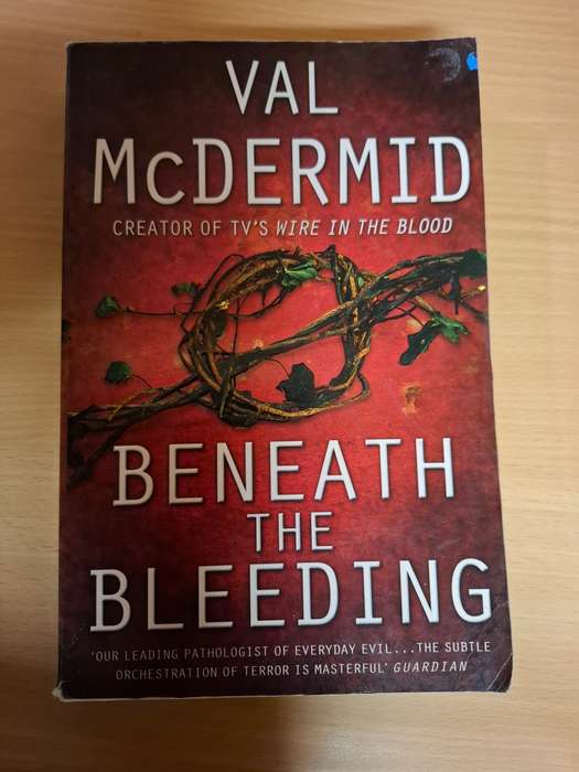Beneath the Bleeding: Val McDermid  (Large Paperback)