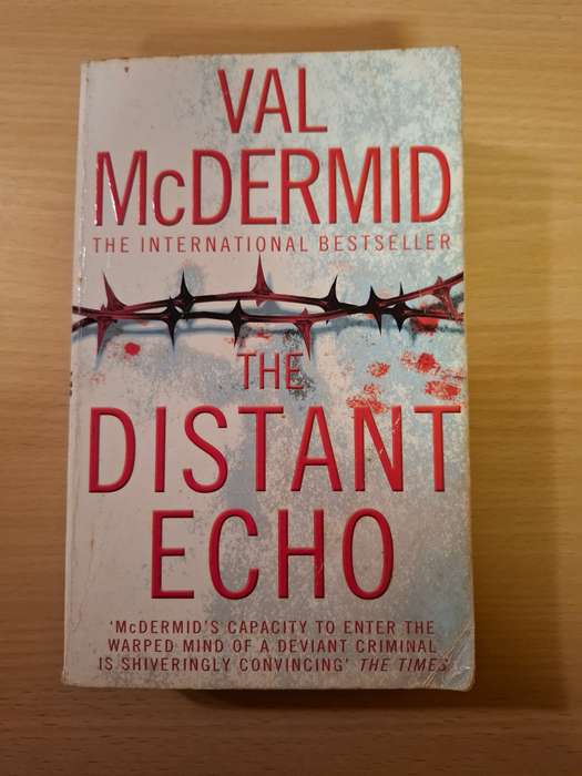 Distant Echo: Val McDermid  (Paperback)