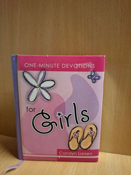 One-Minute Devotions for Girls : Carolyn Larsen  (Hardcover)