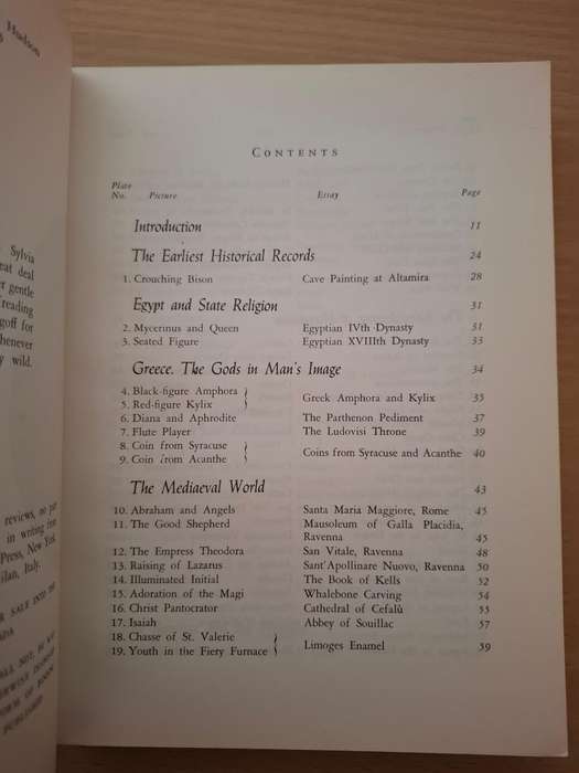 The Arts of Man : Eric Newton (174 Plates, 117 in colour)  Paperback