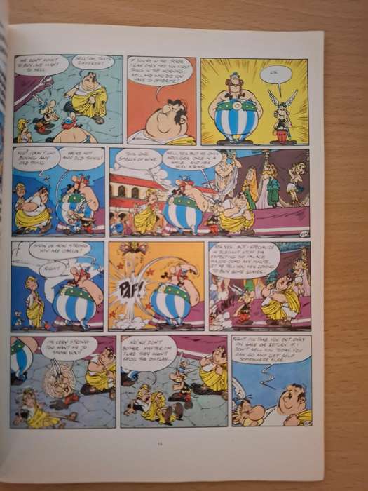 Asterix and The Laurel Wreath - Goscinny and Uderzo (Book 13) Paperback