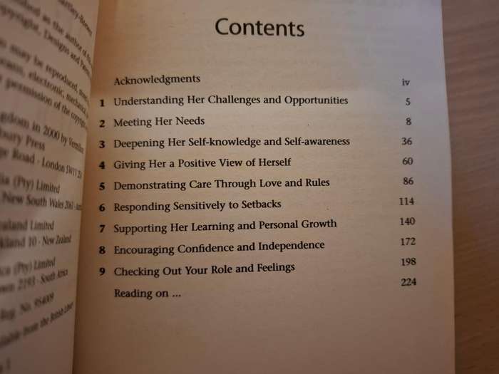 Self-Esteem for Girls - 100 Tips for Raising Happy and Confident Children: E. Hartley-Brewer
