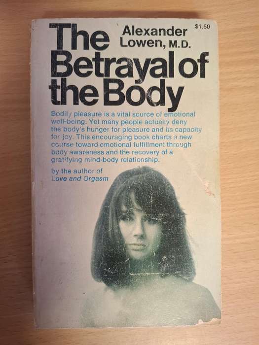 The Betrayal of the body : Alexander Lowen, M.D. (Paperback)