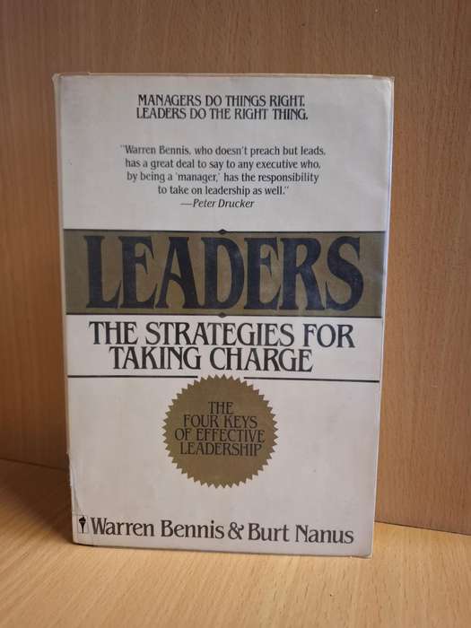 Leaders - The Strategies for Taking Charge: Warren Bennis & Burt Nanus  (Paperback)