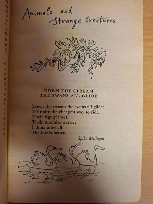 The Armada Lion Book of Young Verse Chosen by Julia Watson  (Paperback)