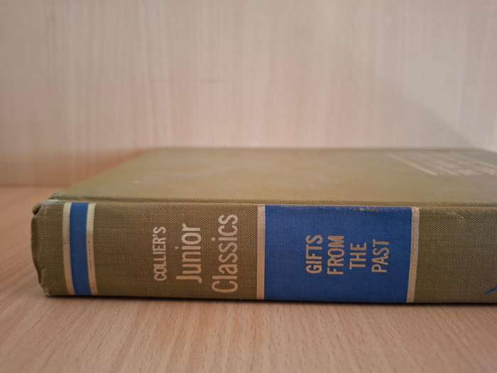 Collier`s Junior Classics - Gifts From The Past (Hardcover)