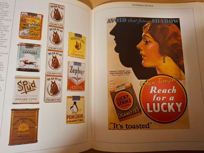 Hamlyn - Cigarette Pack Art : Chris Mullen  (Hardcover)