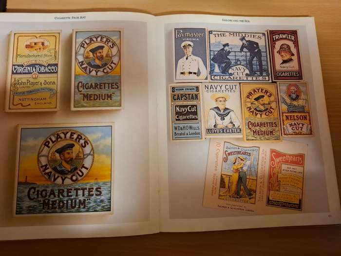 Hamlyn - Cigarette Pack Art : Chris Mullen  (Hardcover)