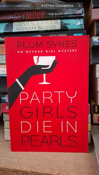 Party Girls Die in Pearls : Plum Sykes  (Paperback)