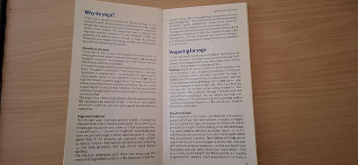 A Pocket Book on Yoga : Bob Bury  (Hardcover)