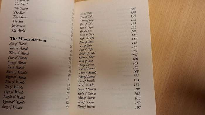 Geddes & Grosset - Tarot - A Guide to using the Tarot cards as a means of Divination  (Paperback)