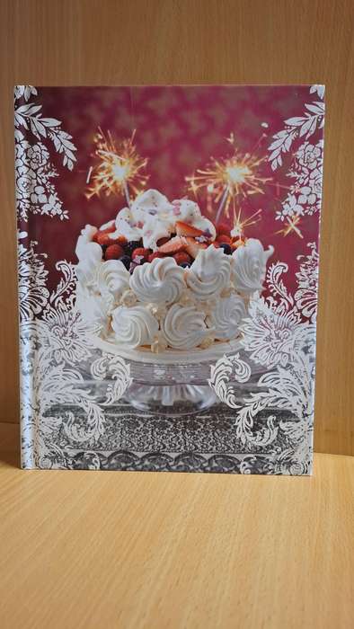 BBC Books - The Great British Bake Off - How to Turn Everyday Bakes into Showstoppers (Hardcover)