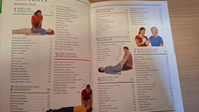 DK - First Aid Manual - Emergency Procedures for everyone, at work, at home, at leisure (Paperback)