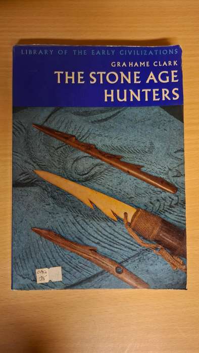 The Stone Age Hunters : Grahame Clark  (Paperback)