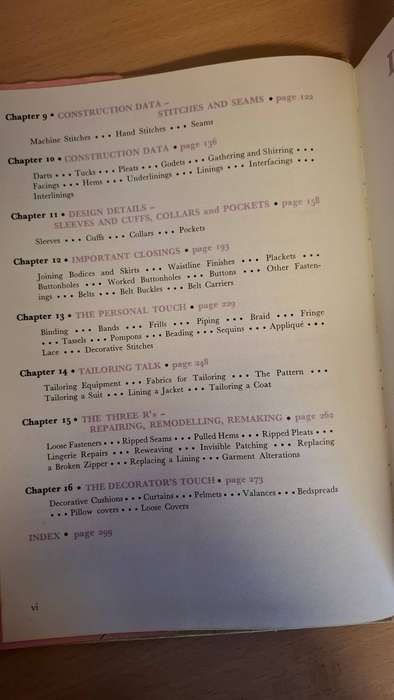 McCall`s Sewing in Colour - Home dressmaking, tailoring, mending, soft furnishings (Hardcover)