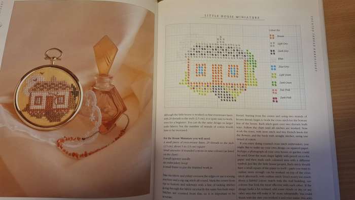 An Introduction to Embroidery : Anna Griffiths  (Hardcover)