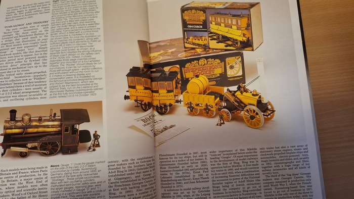 The Collector`s All-Colour Guide to Toy Trains : Ron McCrindell  (Hardcover)