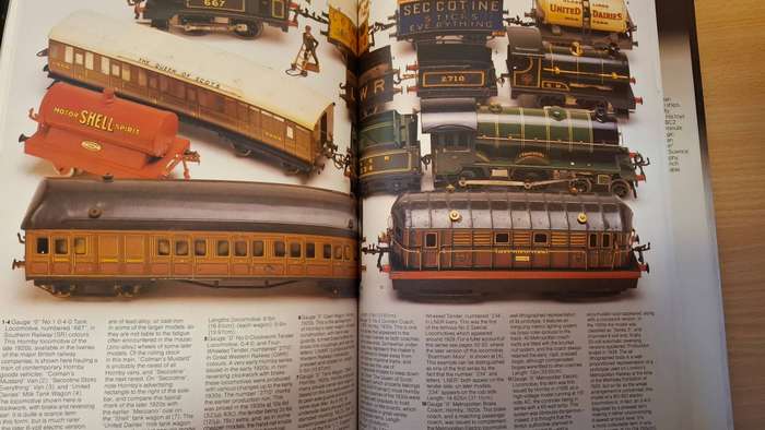 The Collector`s All-Colour Guide to Toy Trains : Ron McCrindell  (Hardcover)