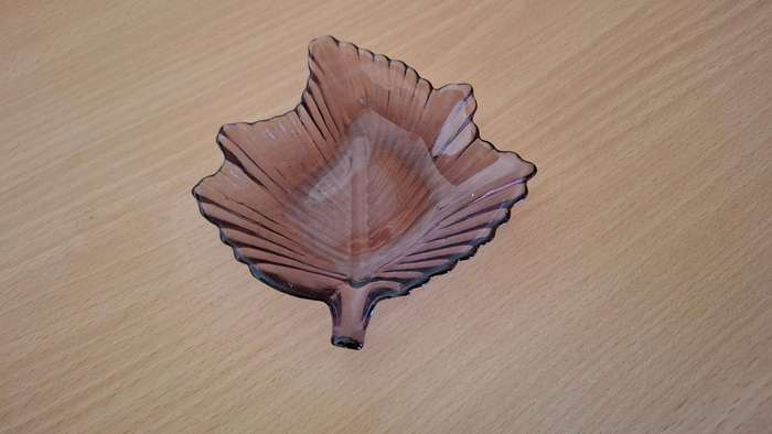 Set of 2 Small Glass Leaf Shape Dishes - 10cm x 10cm