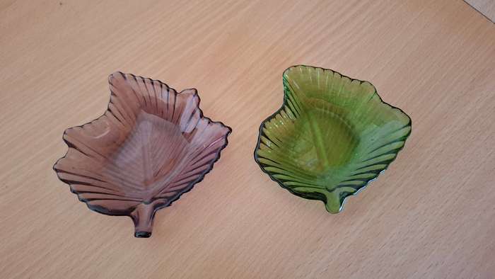 Set of 2 Small Glass Leaf Shape Dishes - 10cm x 10cm