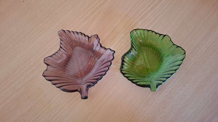 Set of 2 Small Glass Leaf Shape Dishes - 10cm x 10cm