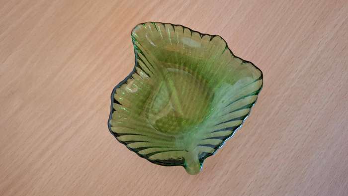 Set of 2 Small Glass Leaf Shape Dishes - 10cm x 10cm