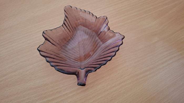 Set of 2 Small Glass Leaf Shape Dishes - 10cm x 10cm
