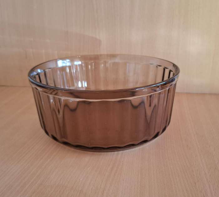 Round Glass Arcopol Bowl, Made in France (width 22cm height 10cm)