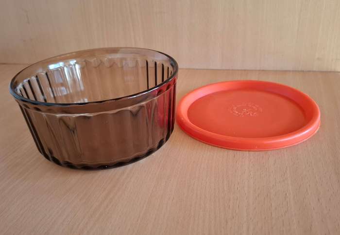 Lidded Arcopol Glass Dish (width 14cm height 7cm)