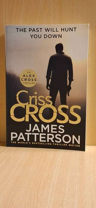 Criss Cross : James Patterson  (Large Paperback)  NEW CONDITION