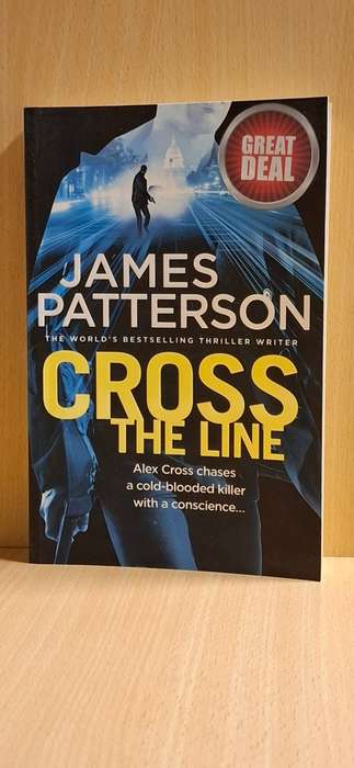 Cross the Line : James Patterson  (Large Paperback)