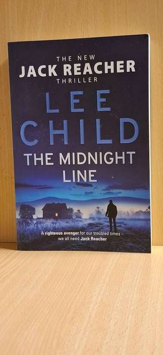 The Midnight Line : Lee Child  (Large Paperback)  NEW CONDITION