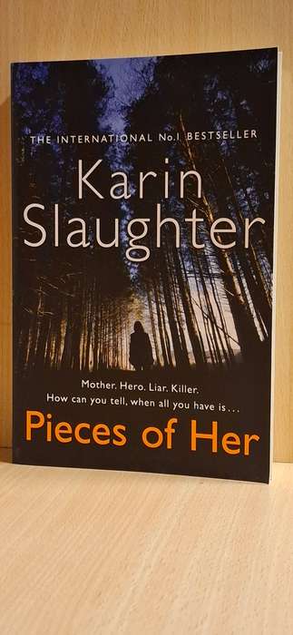 Pieces of Her Heart: Karin Slaughter (Large Paperback)