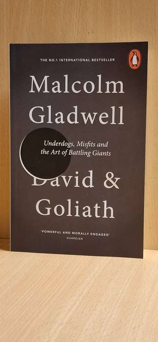 David & Goliath : Malcolm Gladwell  (Paperback)  NEW CONDITION