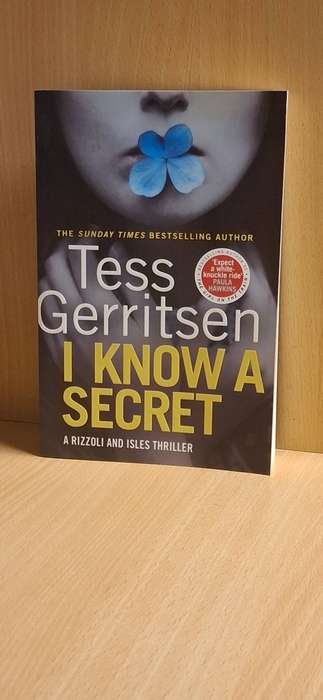 I Know a Secret : Tess Gerritsen  (Large Paperback)  NEW CONDITION