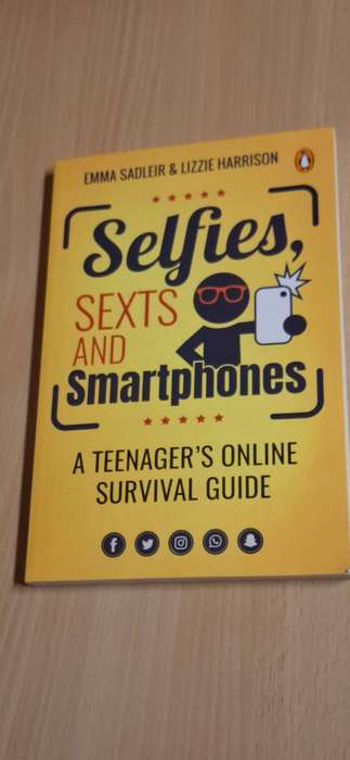 Selfies, Texts and Smartphones - Emma Sadleir & Lizzie Harrison (Paperback) NEW CONDITION