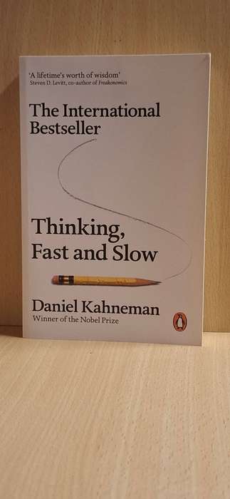 Thinking, Fast and Slow : Daniel Kahneman  (Paperback)