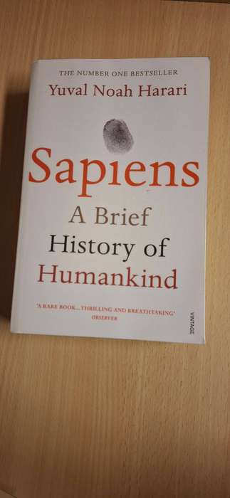 Sapiens - A Brief History of Humankind : Yuval Noah Harari  (Paperback)
