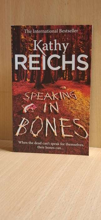 Speaking in Bones : Kathy Reichs  (Paperback)