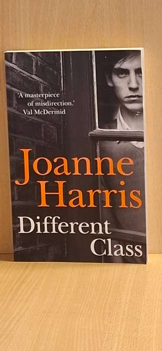 Different Class : Joanne Harris (Large Paperback)
