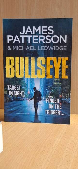 Bullseye : James Patterson (Paperback)